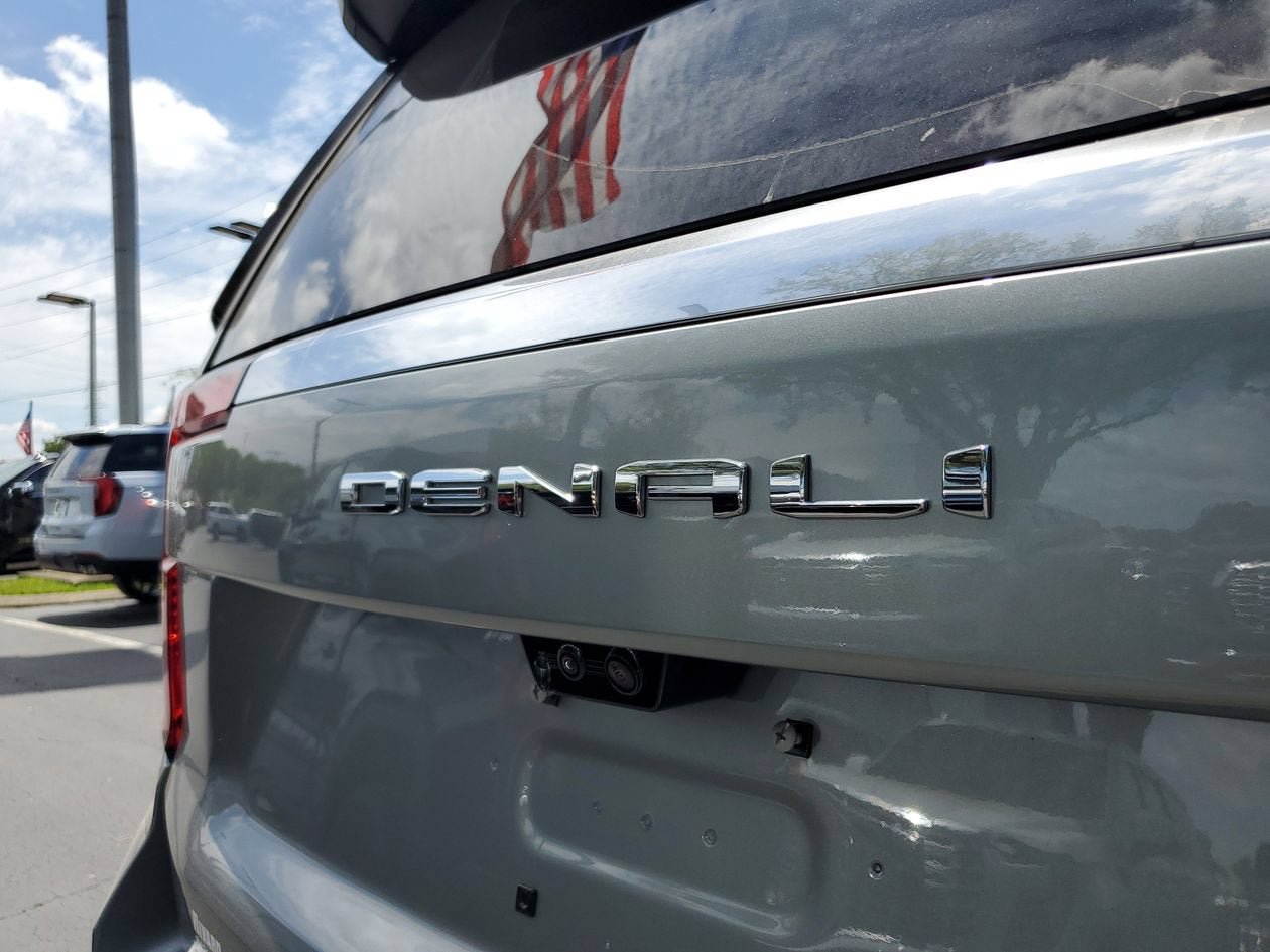 New 2026 GMC Yukon XL Denali w/ Denali Reserve Package AWD/4WD image 9
