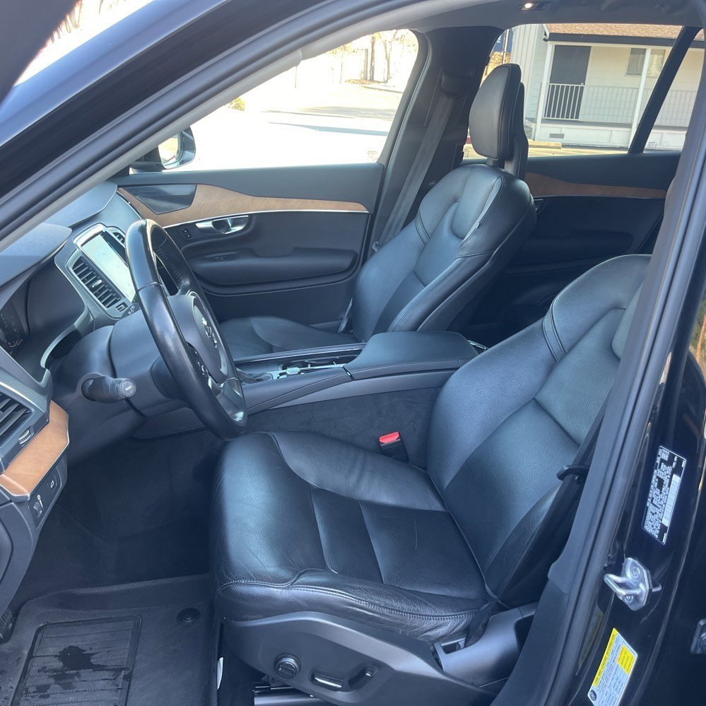 Used 2021 Volvo XC90 T5 Momentum w/ Protection Package Premier image 9