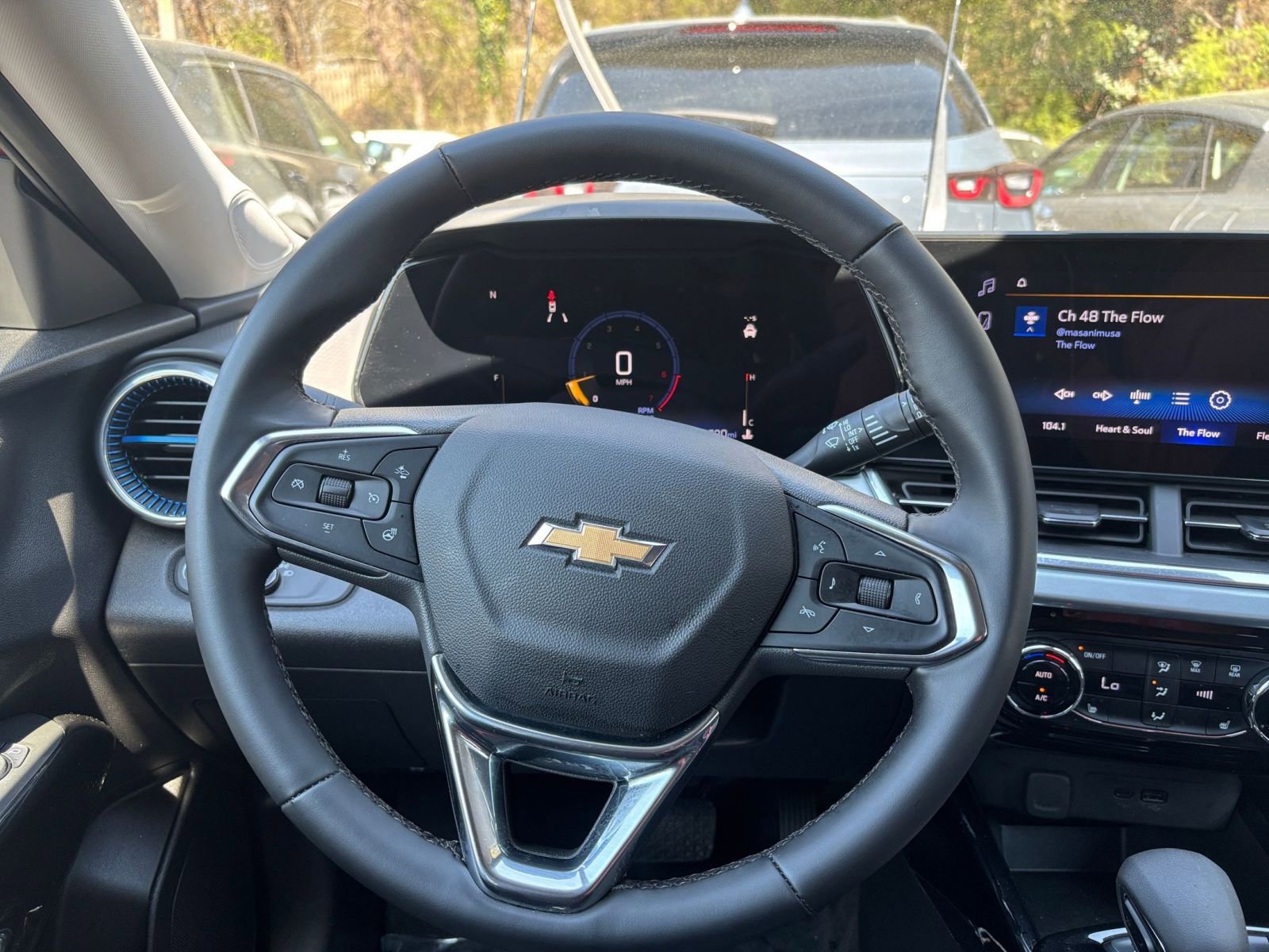 Used 2025 Chevrolet Trax LT w/ LT Convenience Package image 29