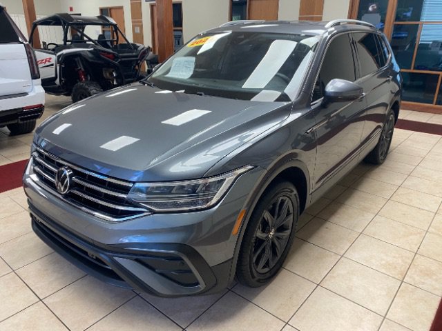 Used 2023 Volkswagen Tiguan SE FWD image 1