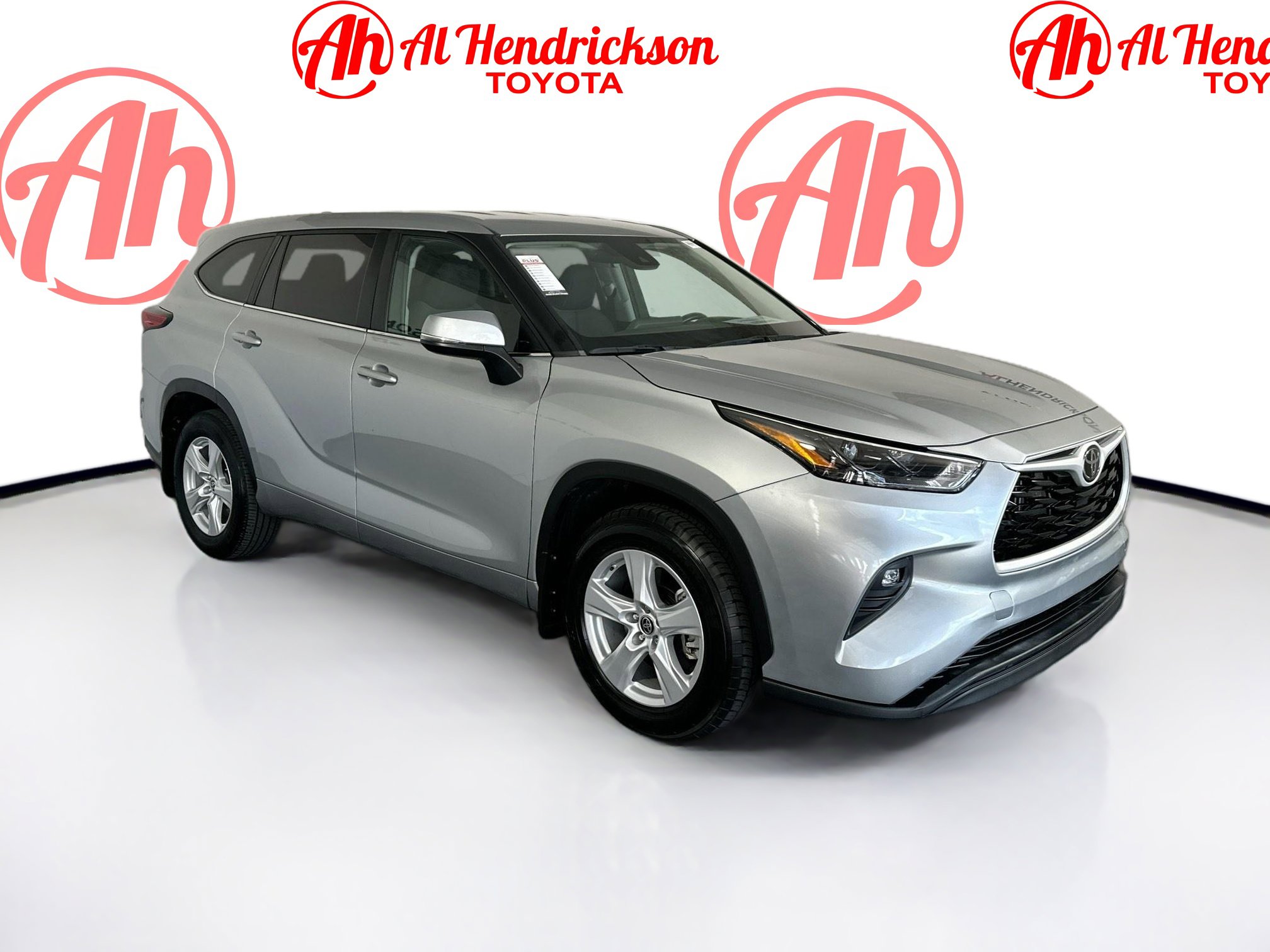 Used 2023 Toyota Highlander L image 1