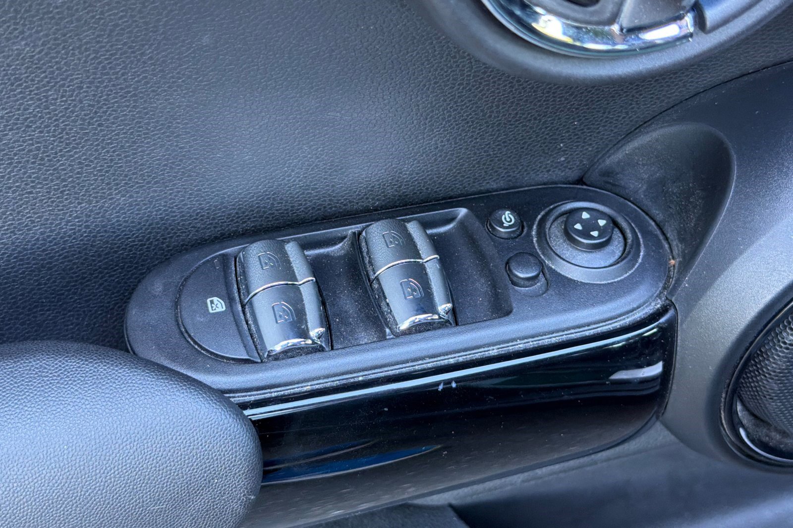 Used 2017 MINI Cooper S image 13