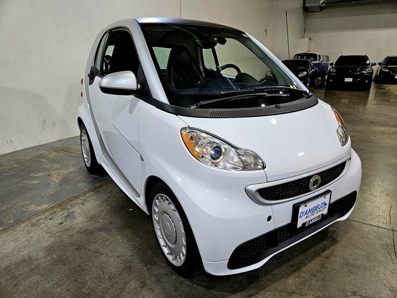 Used 2015 smart fortwo passion RWD image 3