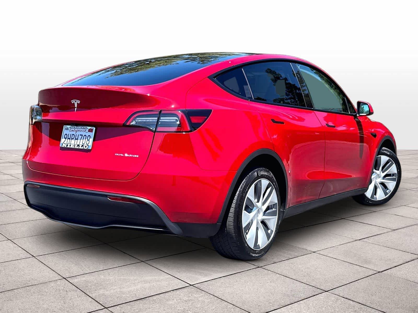 Used 2023 Tesla Model Y AWD image 16