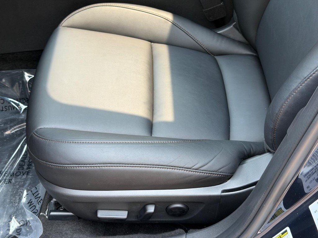 Used 2024 MAZDA MAZDA3 s FWD image 23