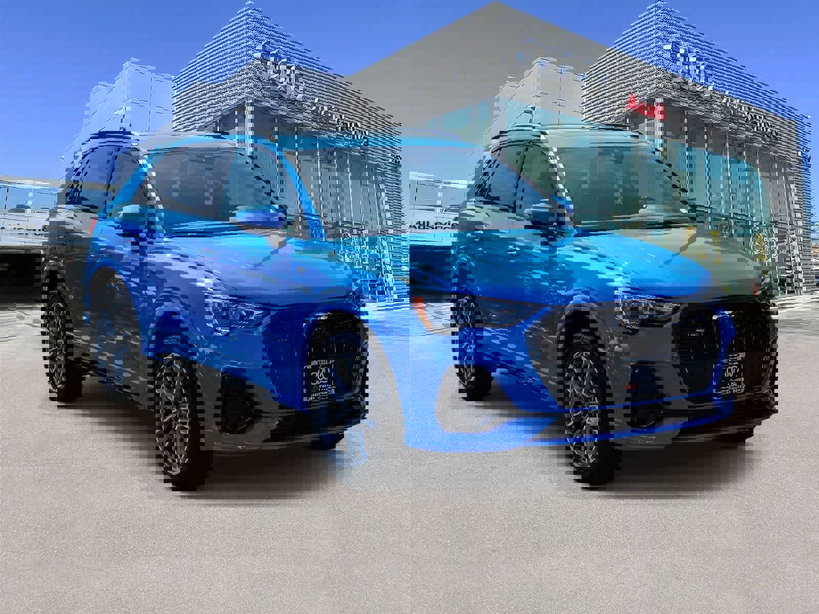 Used 2022 Audi Q3 2.0T Premium w/ Black Optic Sport Package image 5