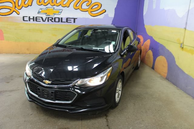 Used 2018 Chevrolet Cruze LT w/ LT Convenience Package FWD image 4
