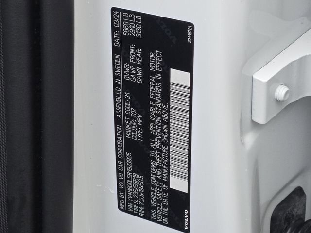 Used 2024 Volvo XC60 T8 Plus image 24