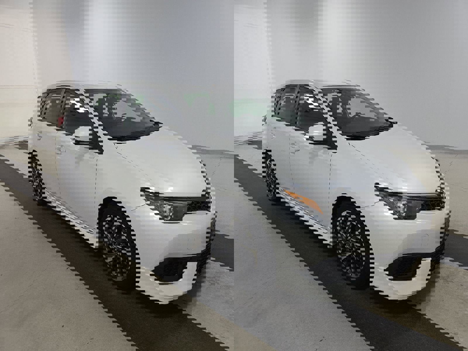 Used 2018 Toyota Corolla iM w/ Carpet Mat Package (TMS) image 2