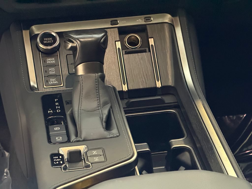 Used 2024 Lexus GX 550 AWD/4WD image 18