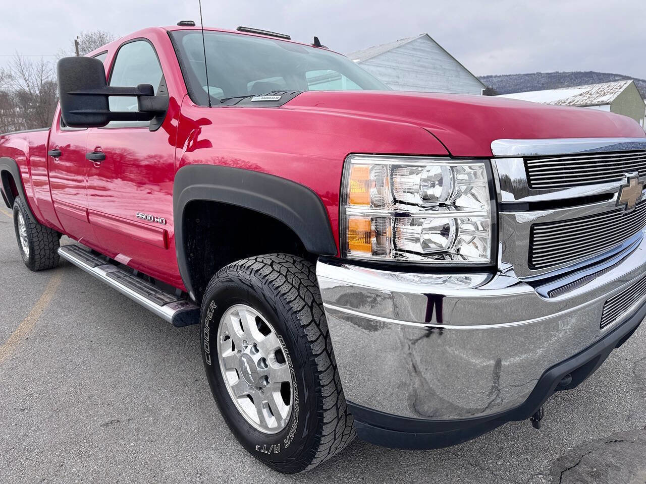 Used 2011 Chevrolet Silverado 2500 LT w/ Interior Plus Package image 2