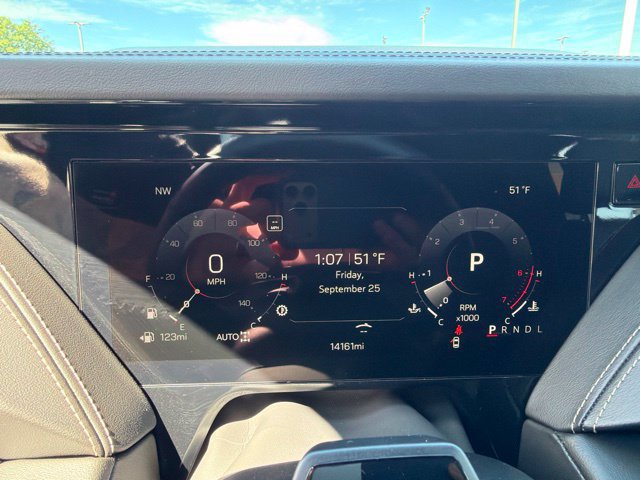 Used 2025 GMC Yukon XL Elevation AWD/4WD image 14