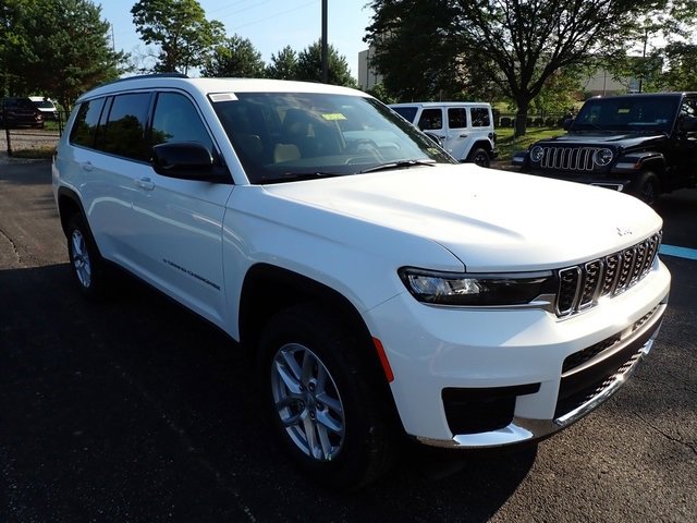 New 2025 Jeep Grand Cherokee L Laredo image 9