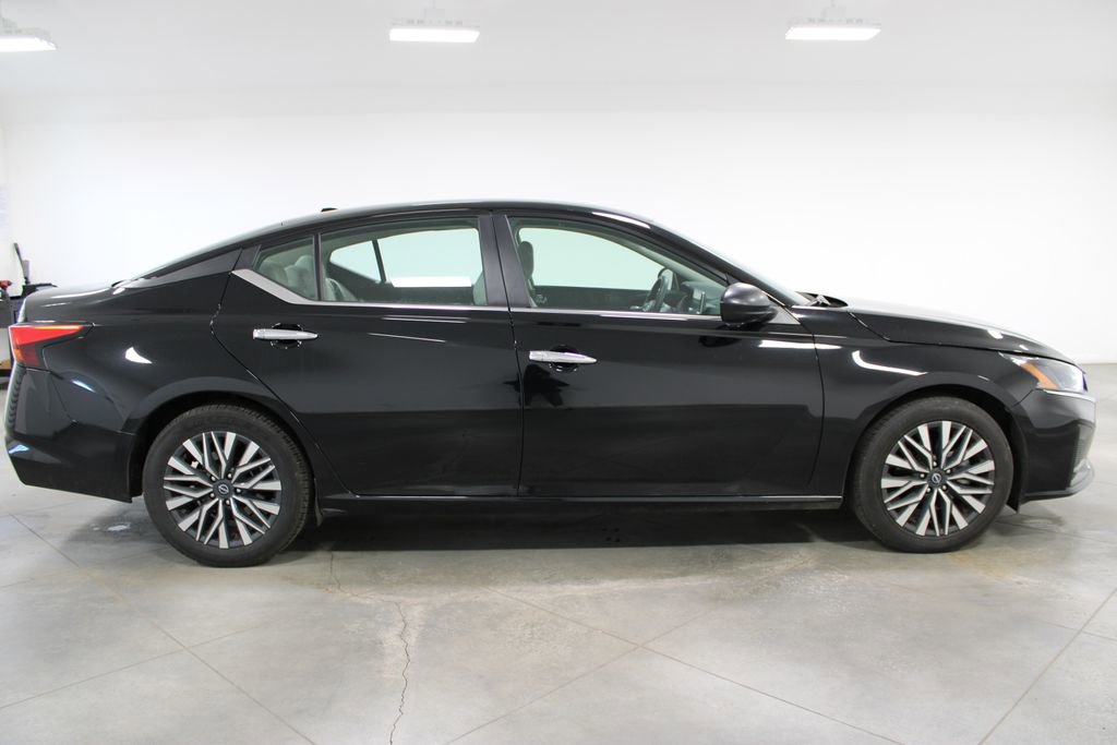 Used 2025 Nissan Altima 2.5 SV image 11