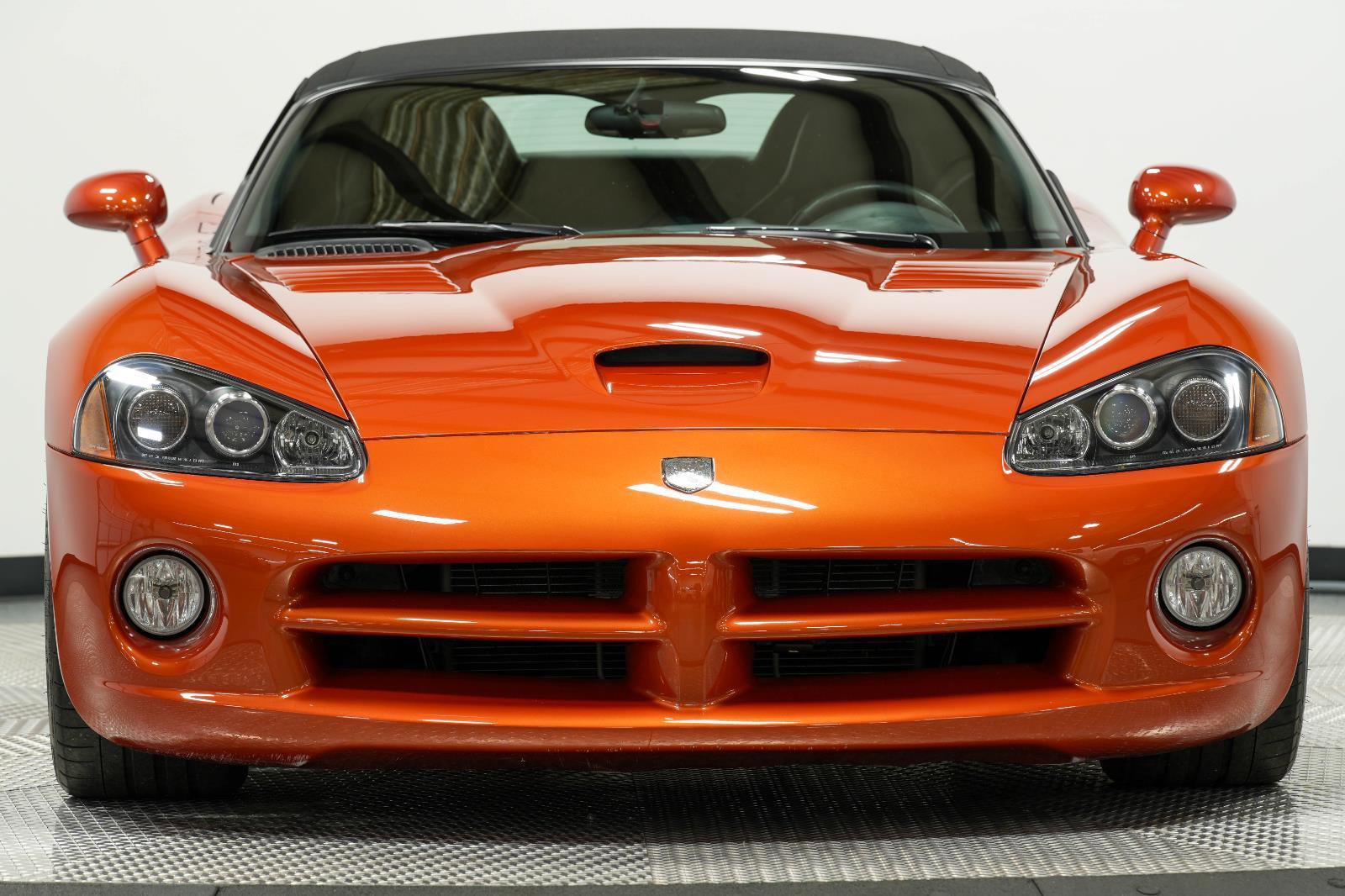 Used 2005 Dodge Viper SRT-10 w/ Copperhead Edition Group RWD image 2