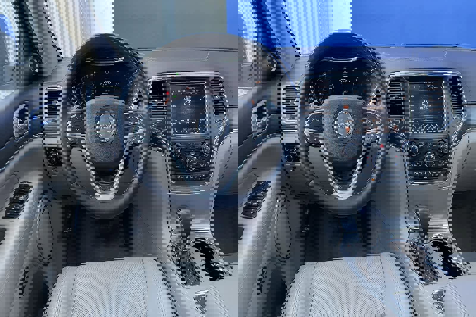 Used 2017 Jeep Grand Cherokee Overland w/ Jeep Active Safety Group image 13