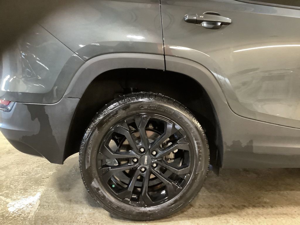 Used 2021 GMC Terrain SLE w/ Driver Convenience Package image 12