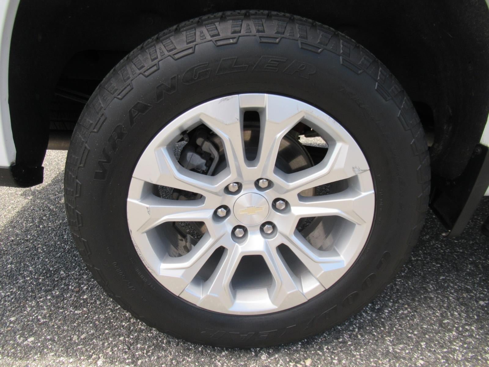 Used 2023 Chevrolet Silverado 1500 LTZ w/ Z71 Off-Road Package AWD/4WD image 8