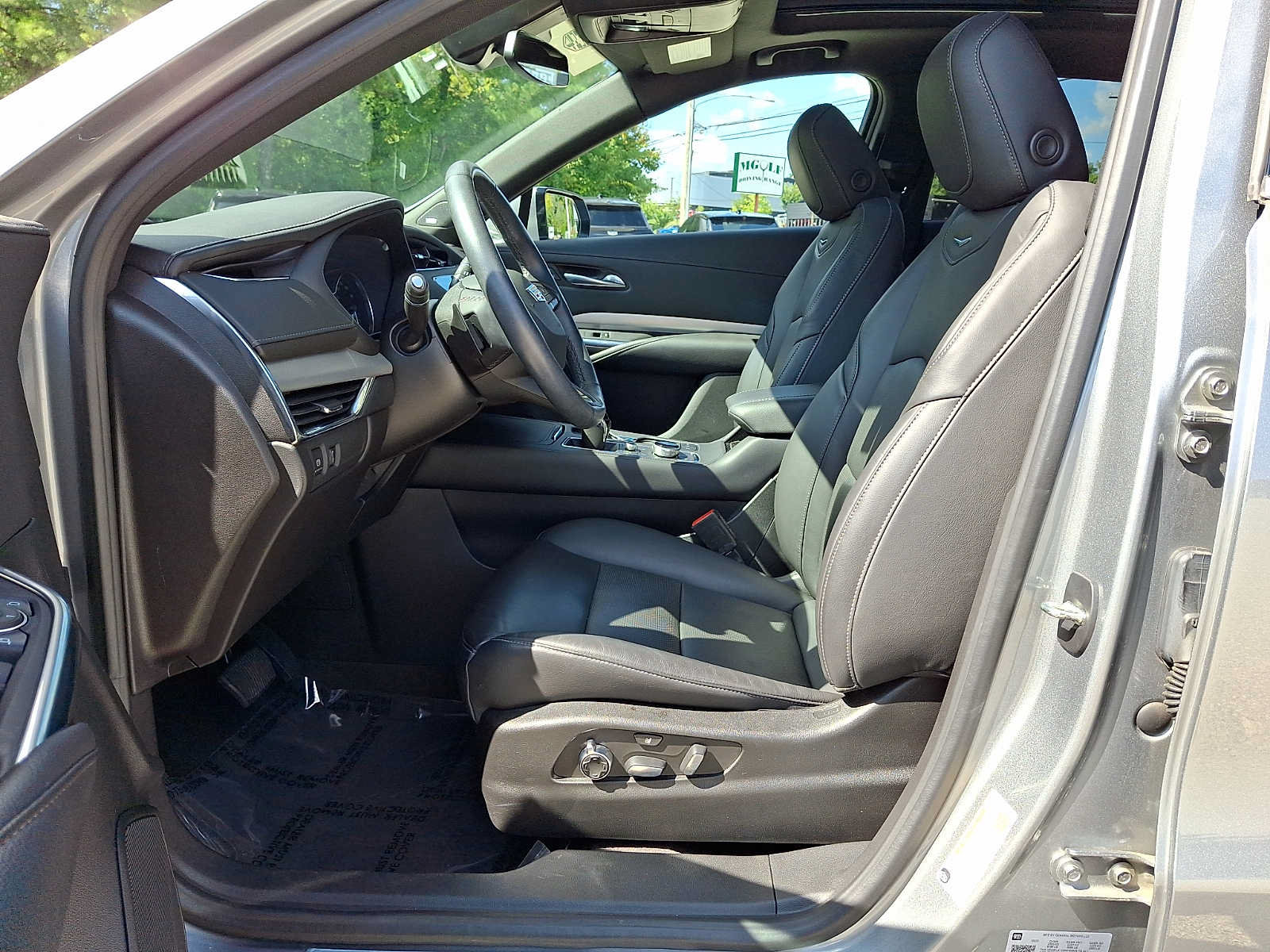 Certified 2023 Cadillac XT4 Premium Luxury AWD/4WD image 17