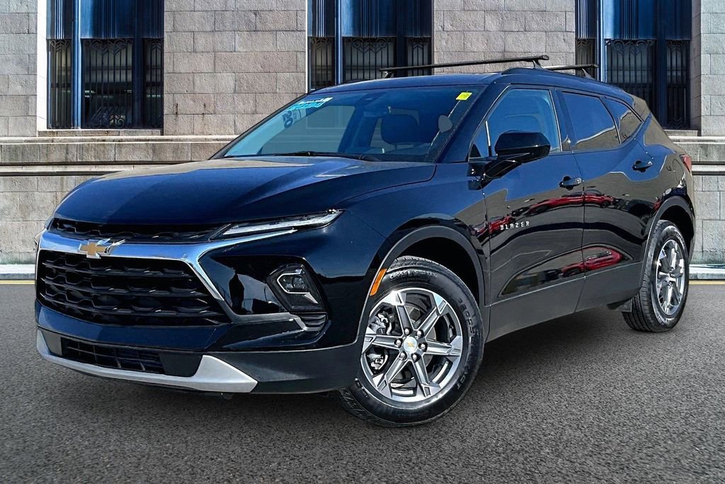 Used 2024 Chevrolet Blazer LT w/ Convenience Package AWD/4WD image 2