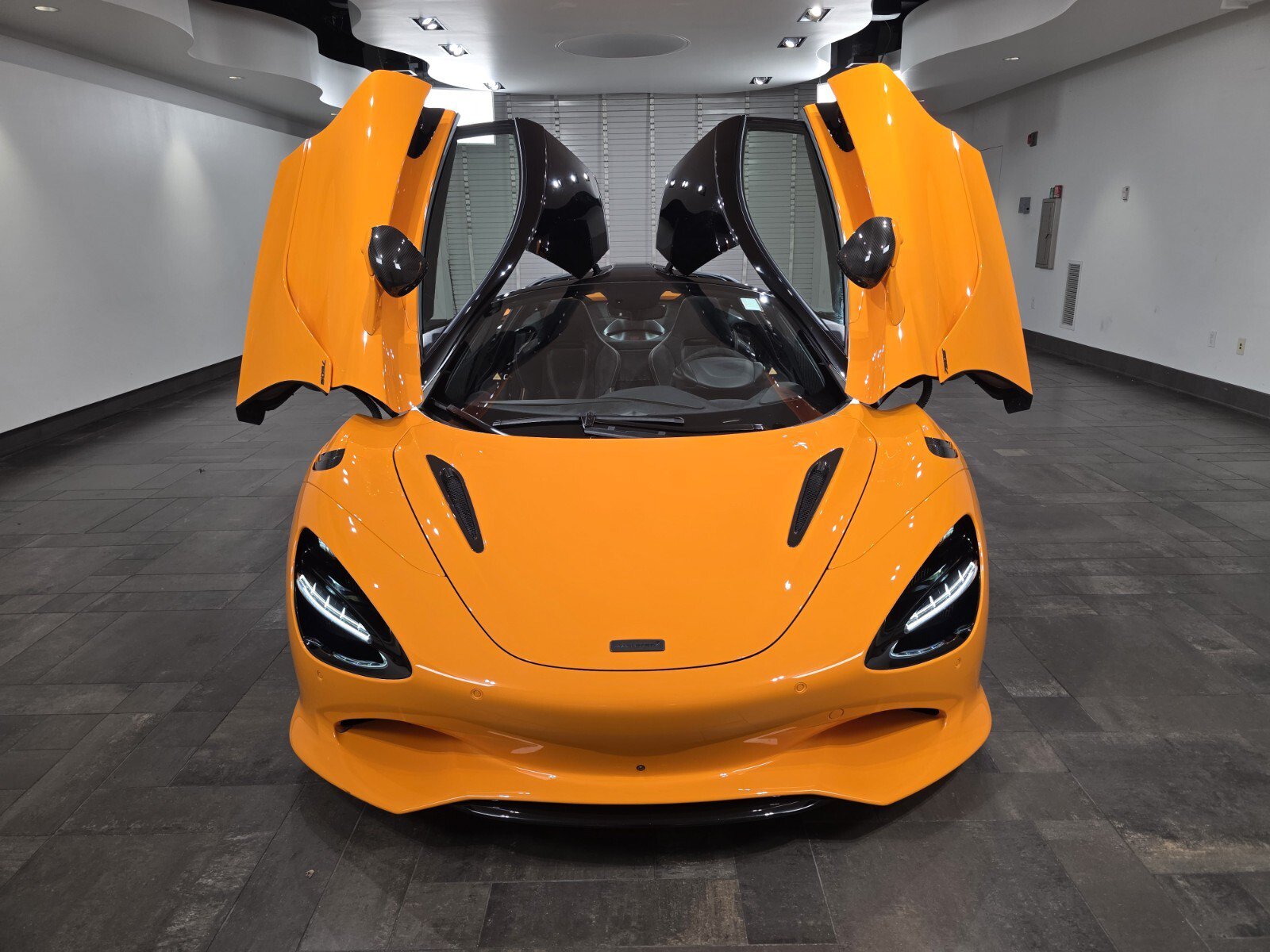 Used 2025 McLaren 750S RWD image 23