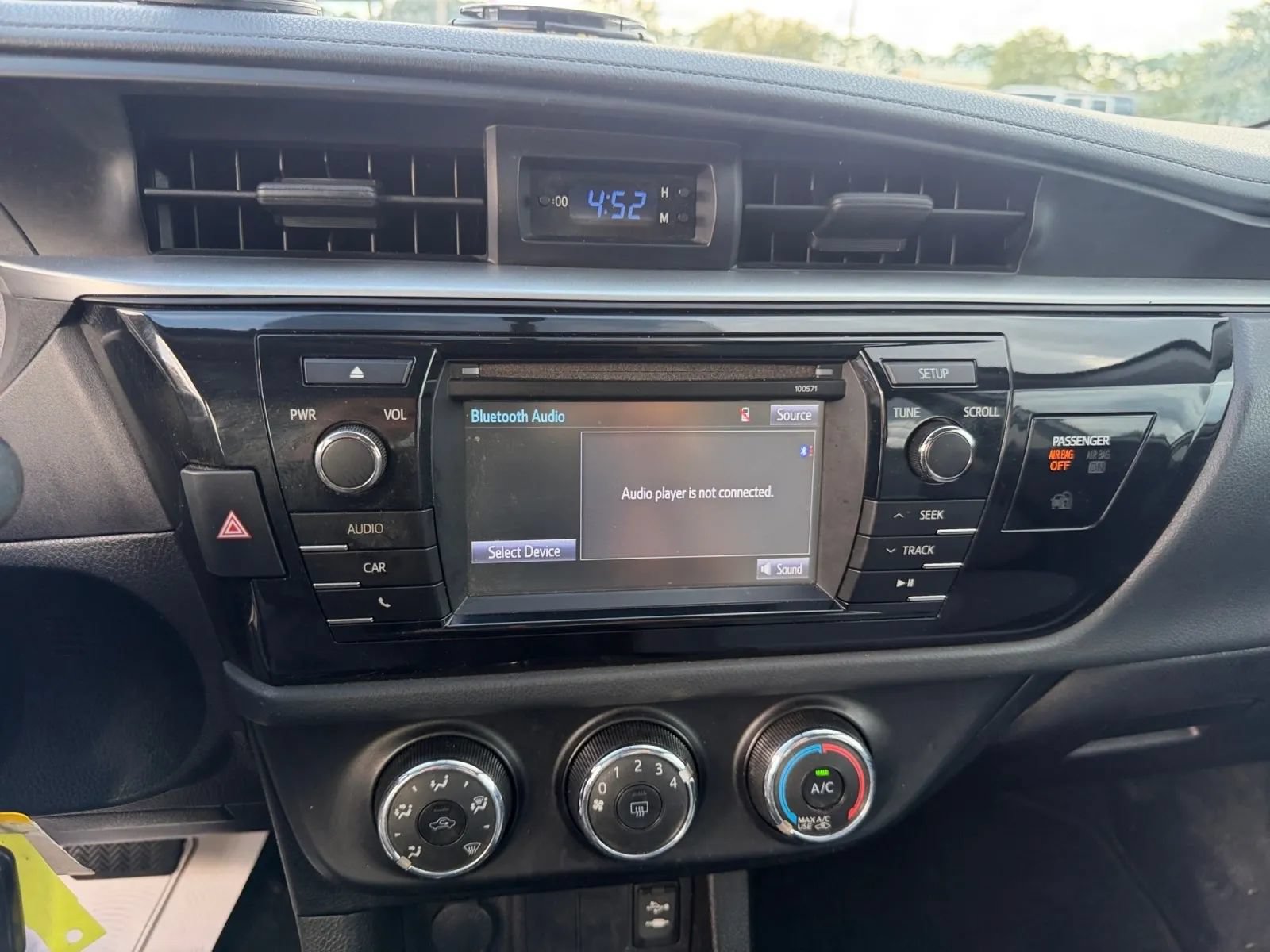 Used 2016 Toyota Corolla L FWD image 19