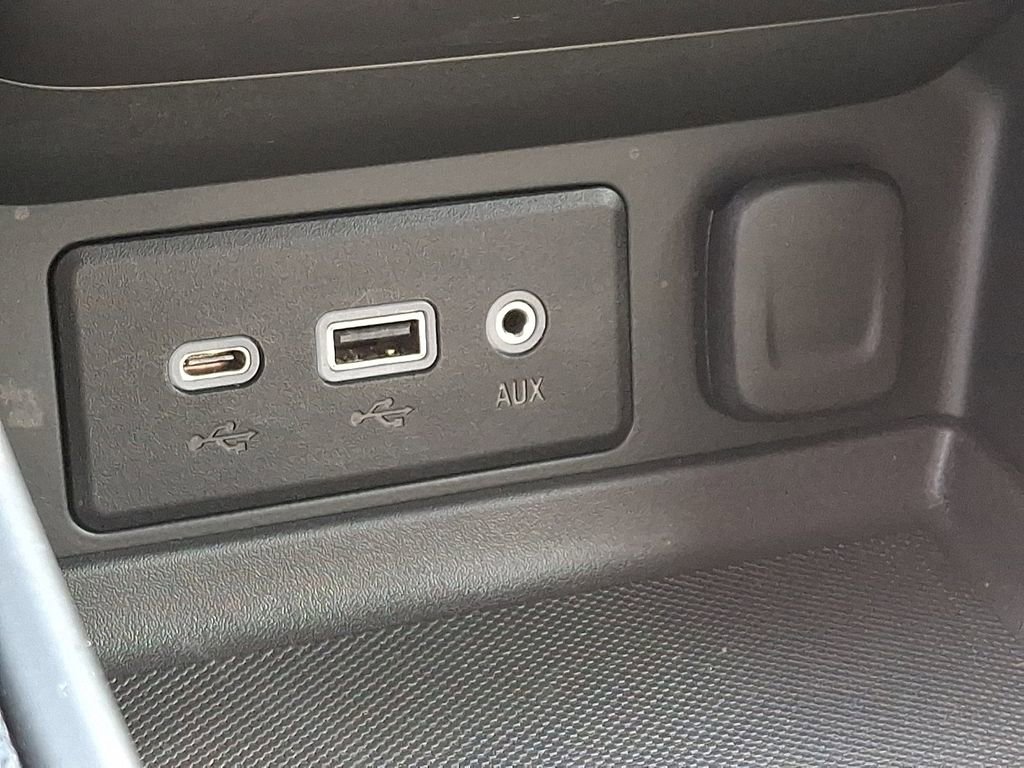 Used 2022 GMC Terrain SLE image 24