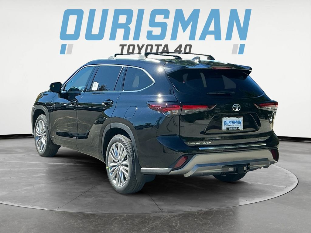 New 2025 Toyota Highlander Platinum image 4
