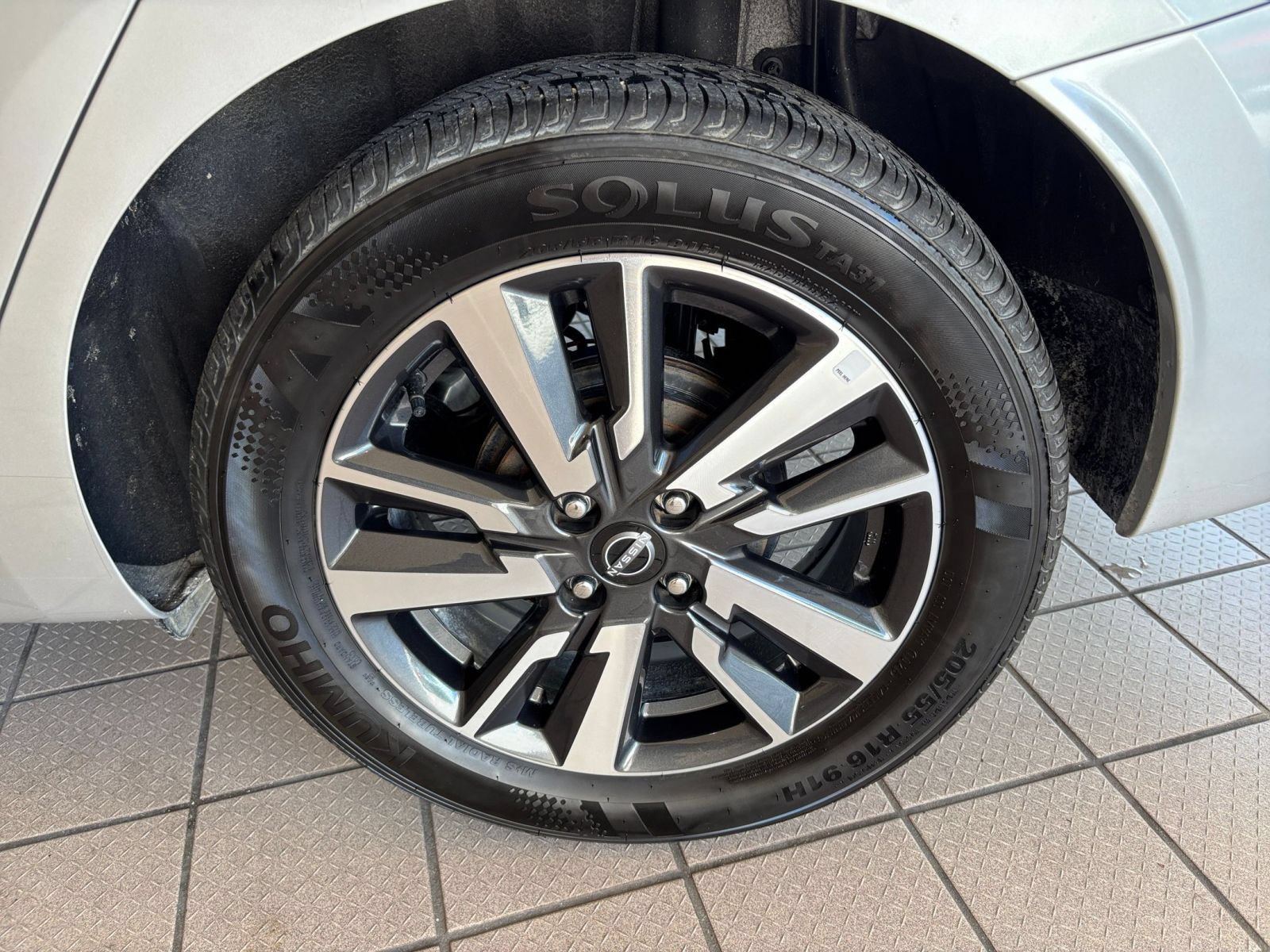 Used 2025 Nissan Versa SV FWD image 27