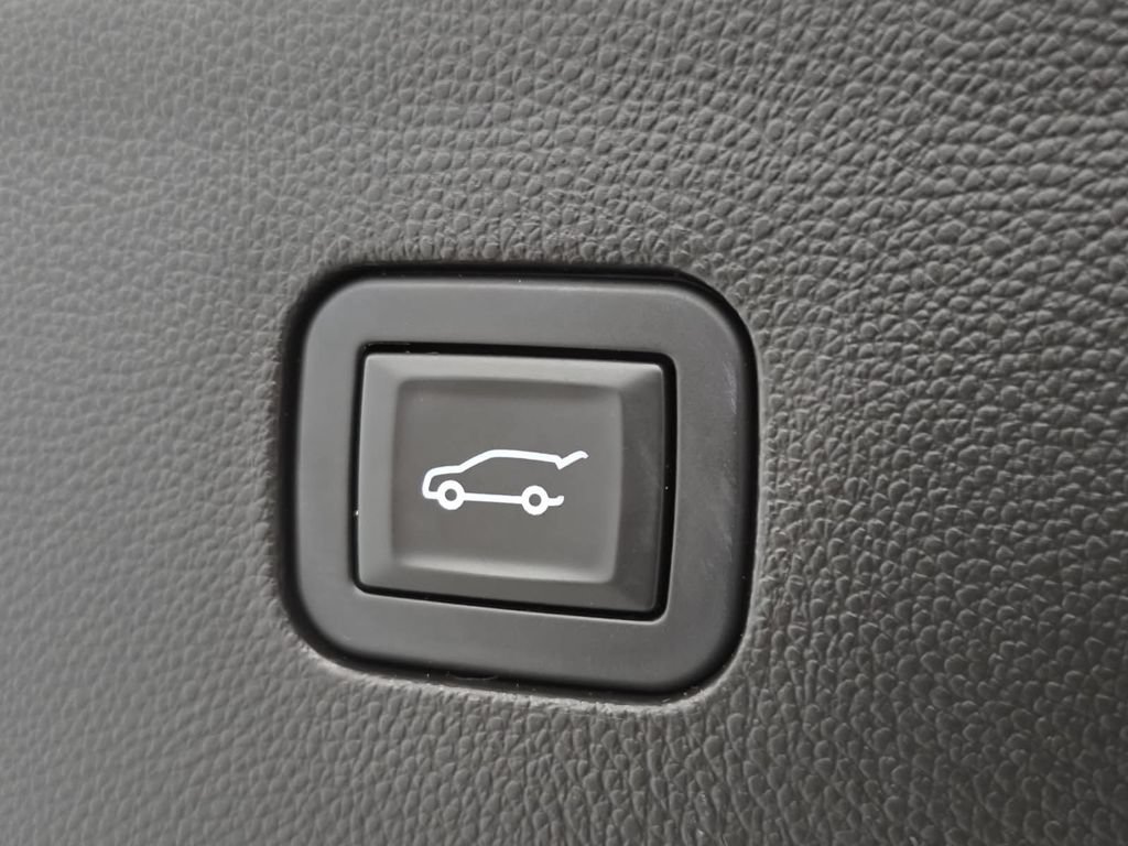 Used 2019 Buick Enclave Essence FWD image 29