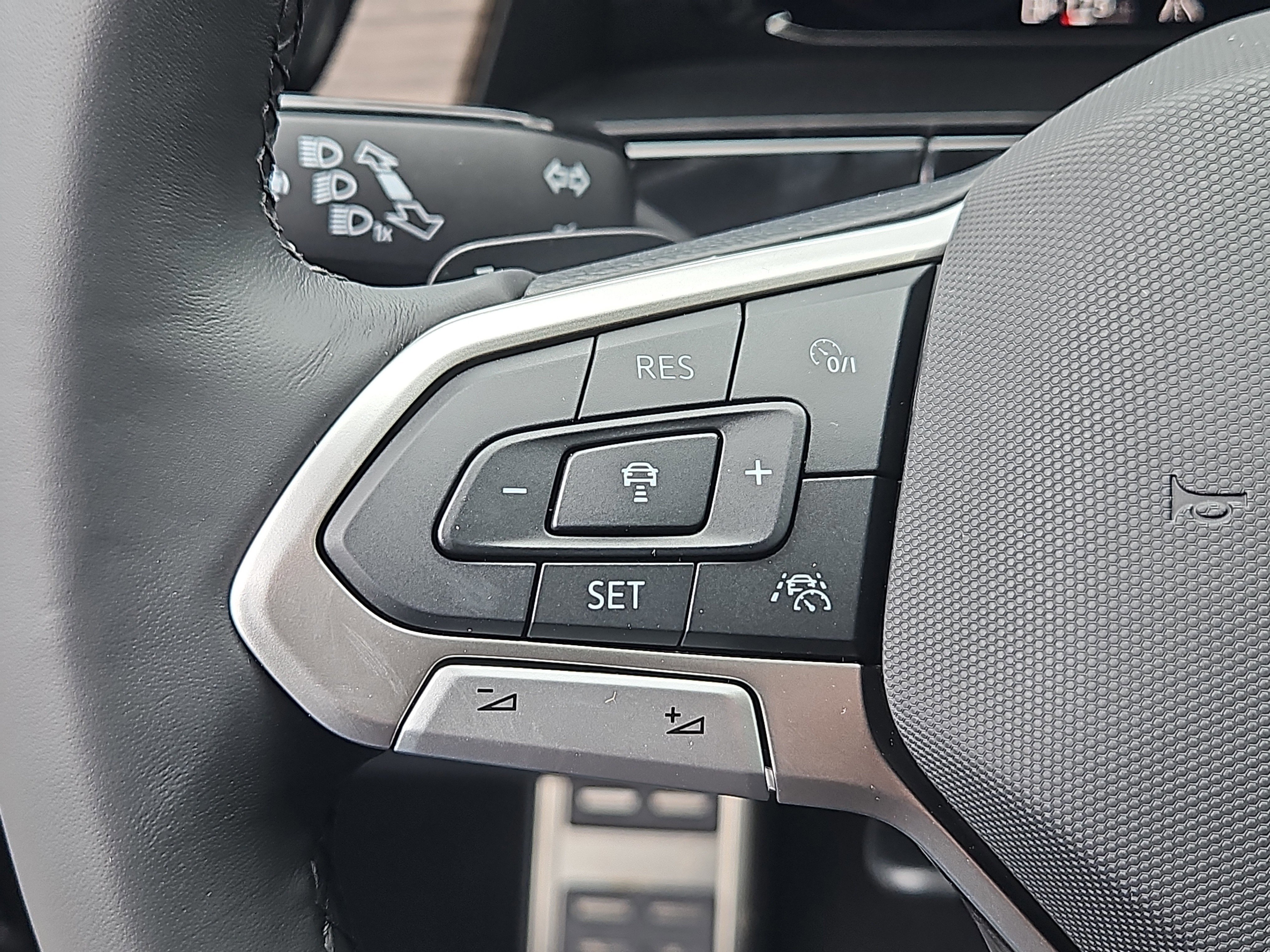 New 2026 Volkswagen Atlas SEL Premium R-Line image 18