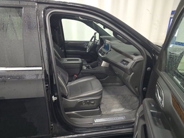 Used 2023 Chevrolet Suburban Premier image 8