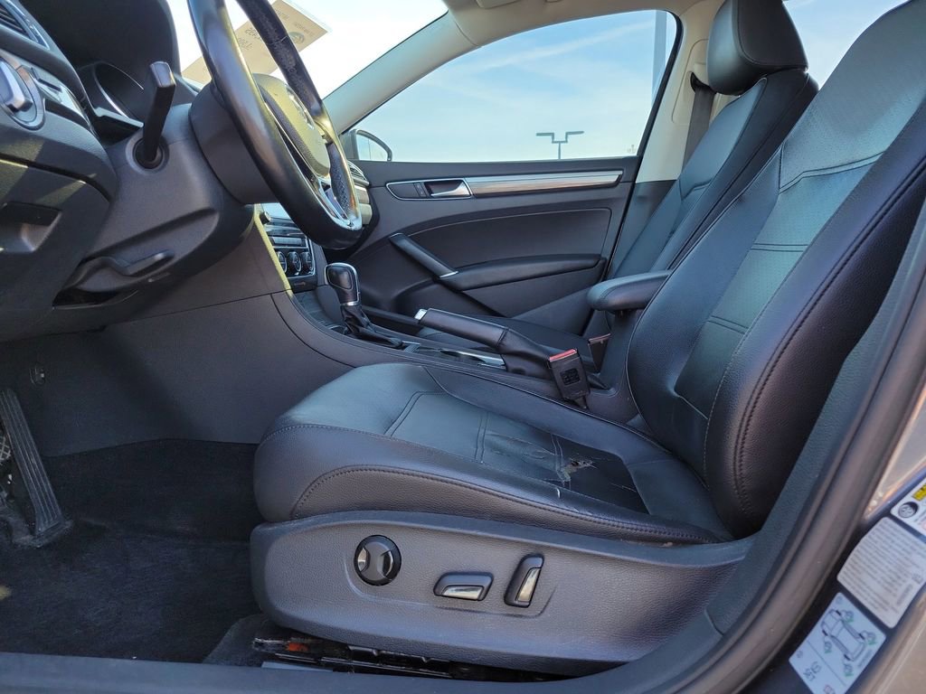 Used 2017 Volkswagen Passat 1.8T SE image 18