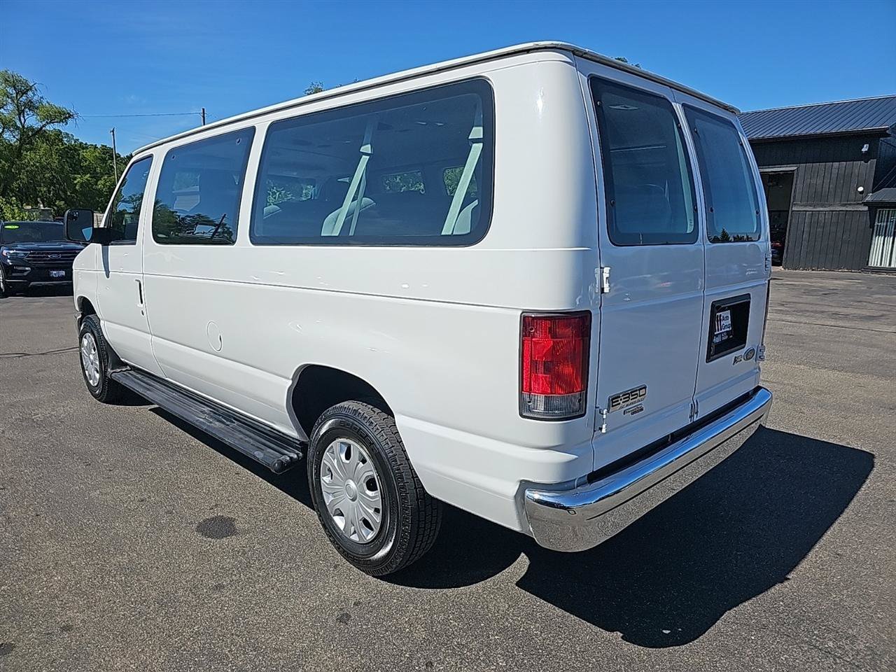 Used 2012 Ford E-350 and Econoline 350 Super Duty Wagon RWD image 5