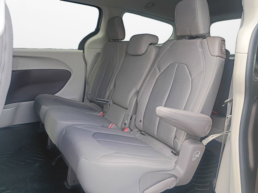 Used 2017 Chrysler Pacifica Touring image 22
