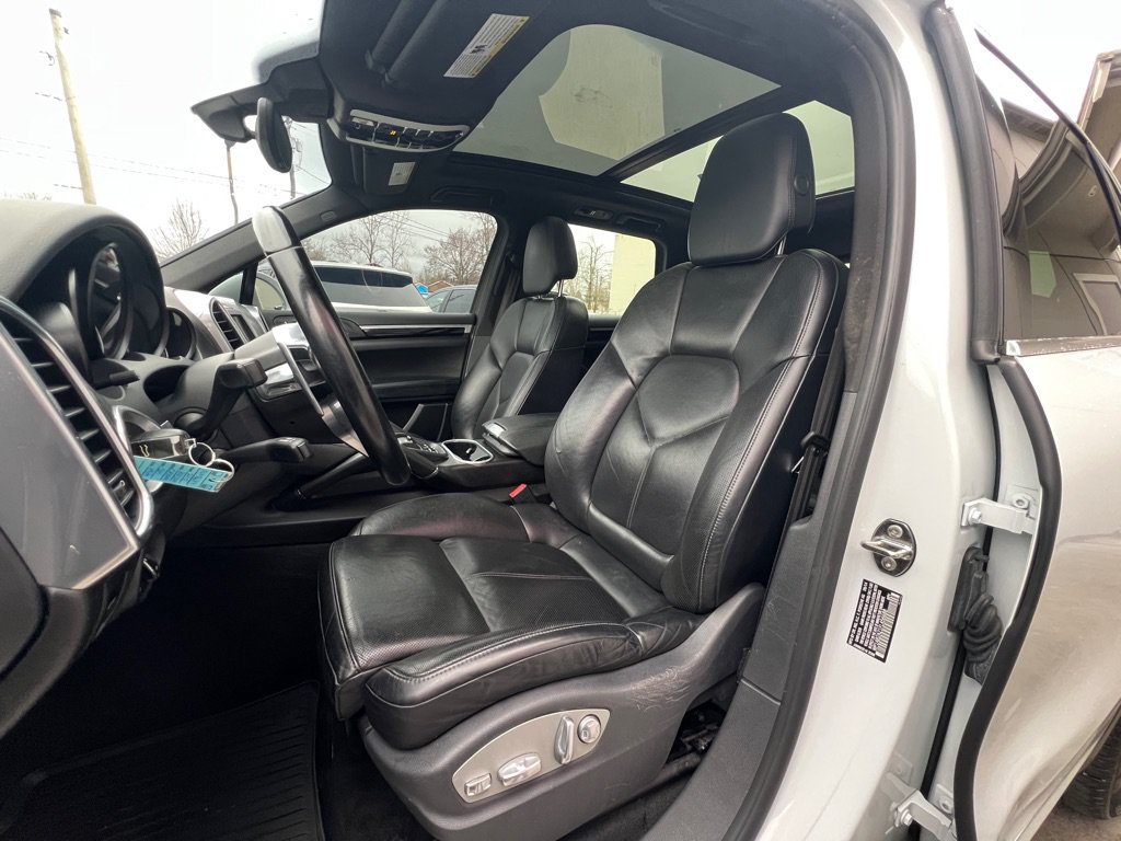 Used 2015 Porsche Cayenne S AWD/4WD image 9