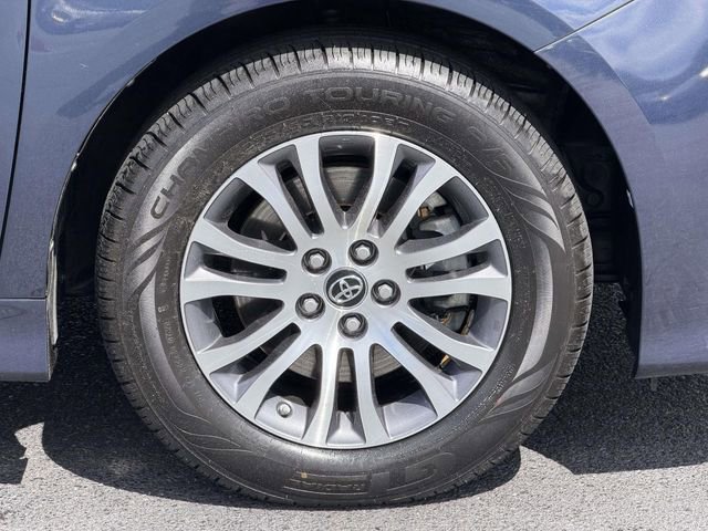 Used 2018 Toyota Sienna XLE w/ XLE Navigation Package image 5