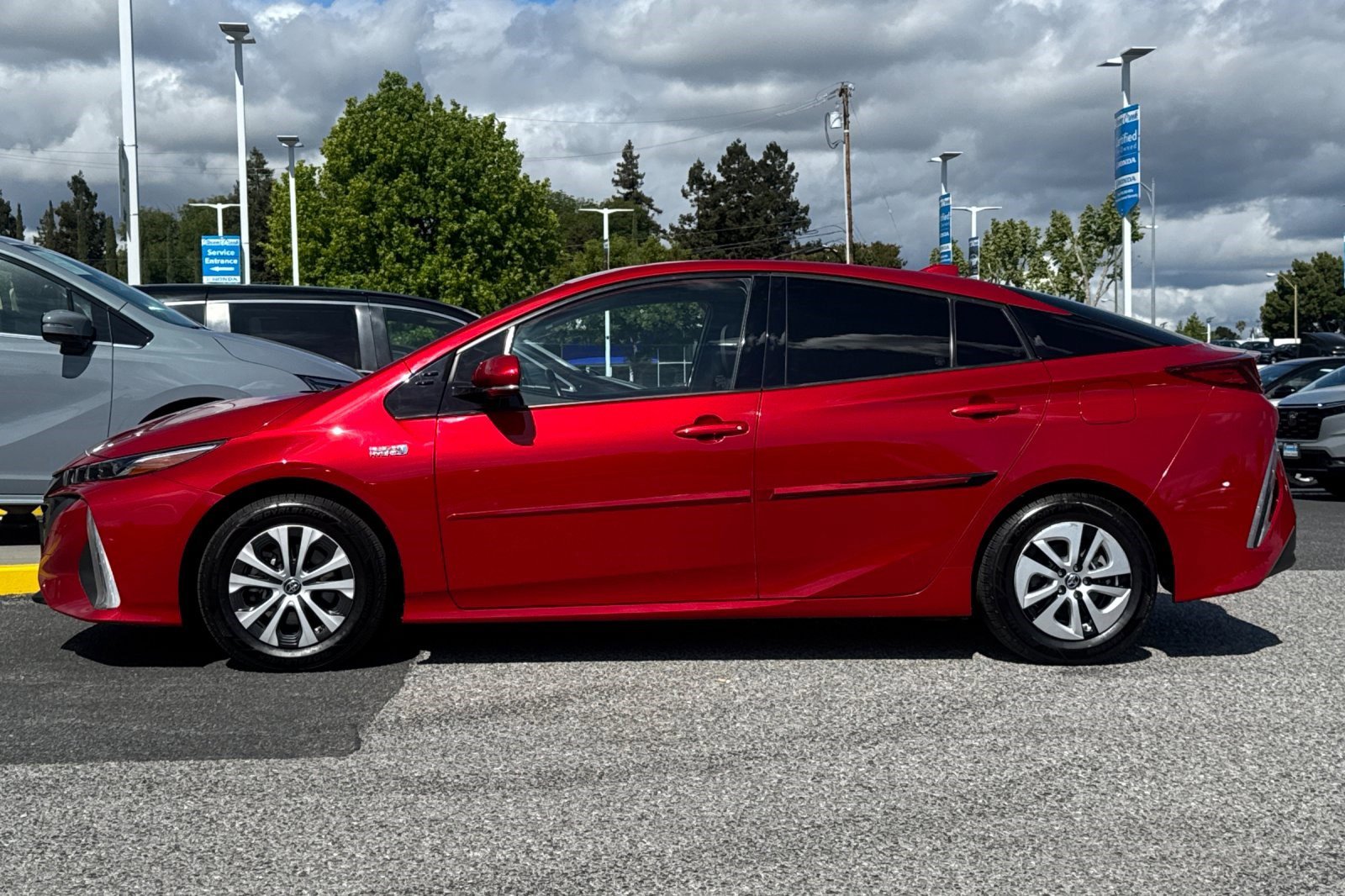 Used 2020 Toyota Prius Prime XLE w/ Protection Package FWD image 2