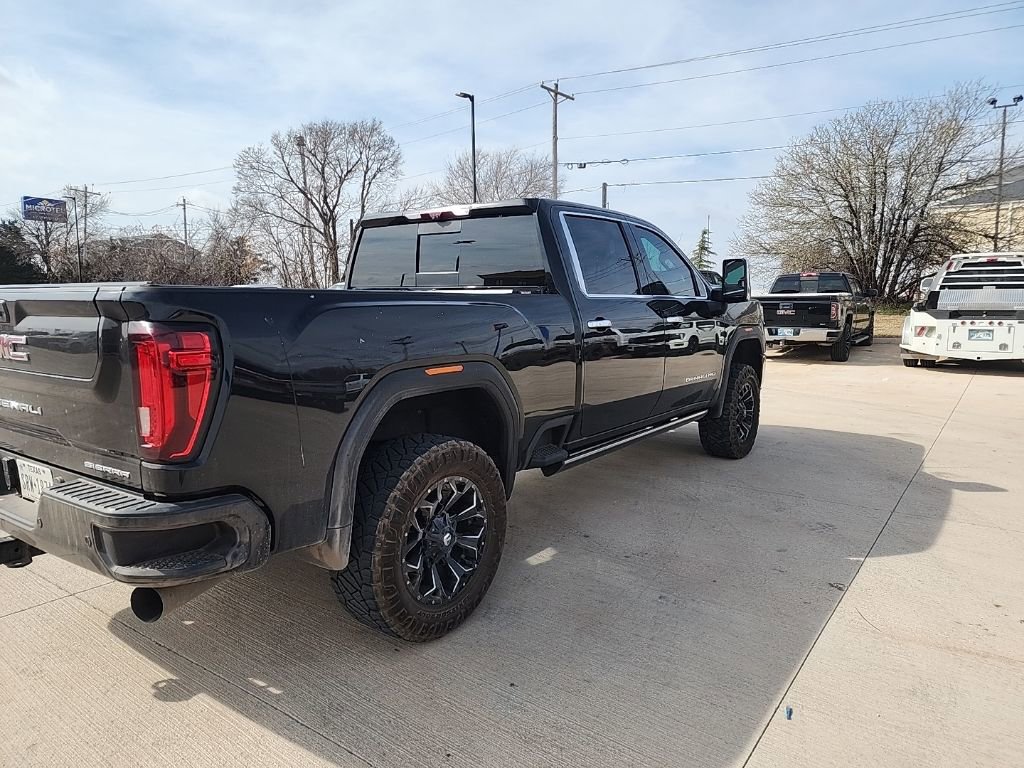 Used 2023 GMC Sierra 2500 Denali w/ Denali Black Diamond Edition image 3