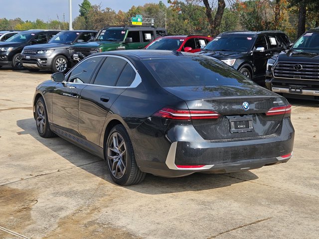 Used 2025 BMW i5 eDrive40i w/ Premium Package image 8