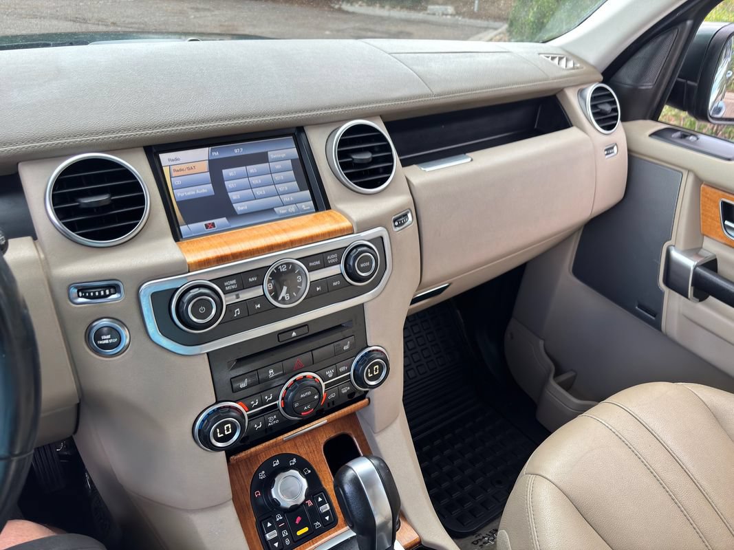 Used 2011 Land Rover LR4 HSE AWD/4WD image 25