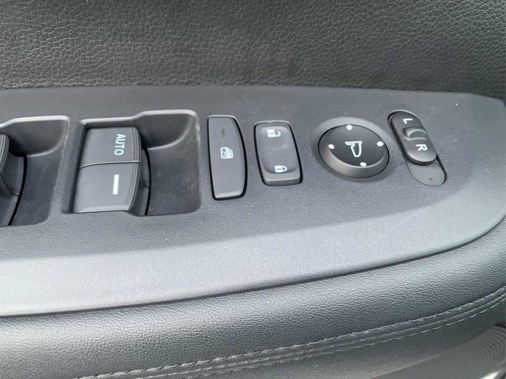 Used 2023 Honda HR-V LX image 32