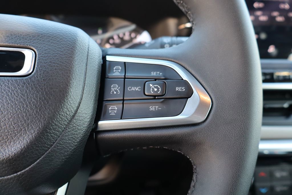 Used 2024 Jeep Compass Limited image 15