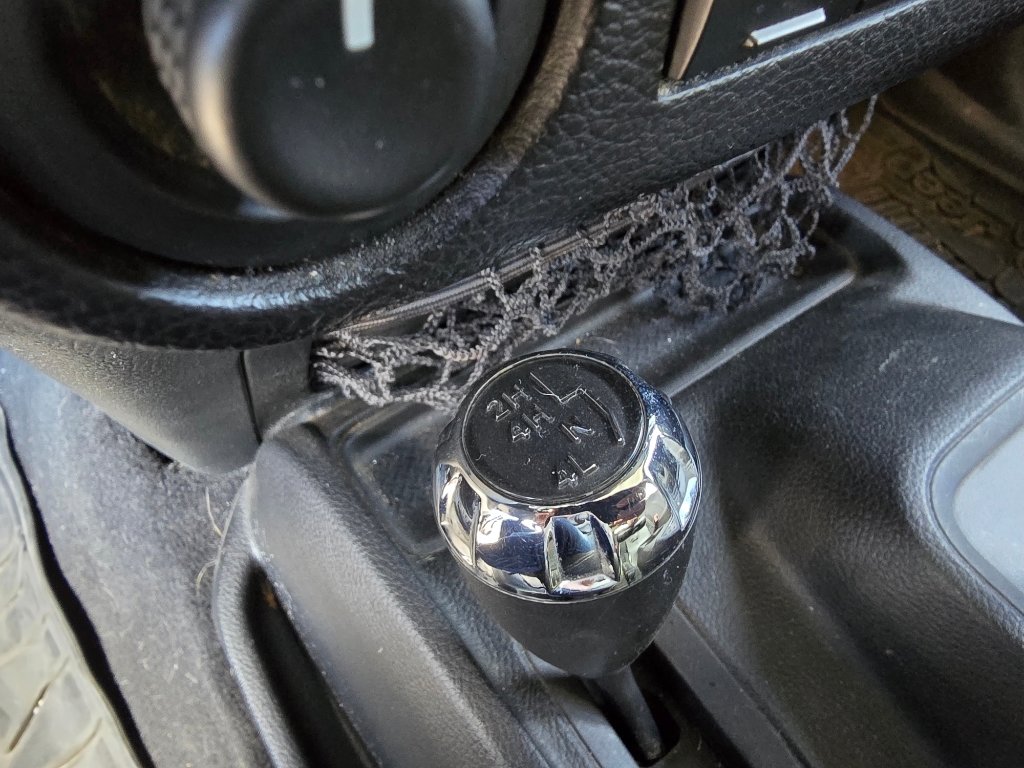 Used 2015 Jeep Wrangler Unlimited Rubicon w/ Connectivity Group image 23