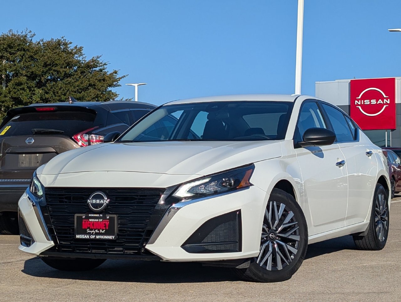 Used 2025 Nissan Altima 2.5 SV AWD/4WD image 2