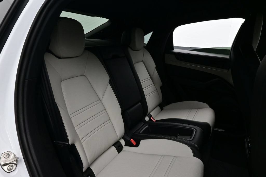 New 2026 Porsche Cayenne E-Hybrid Coupe AWD/4WD image 17