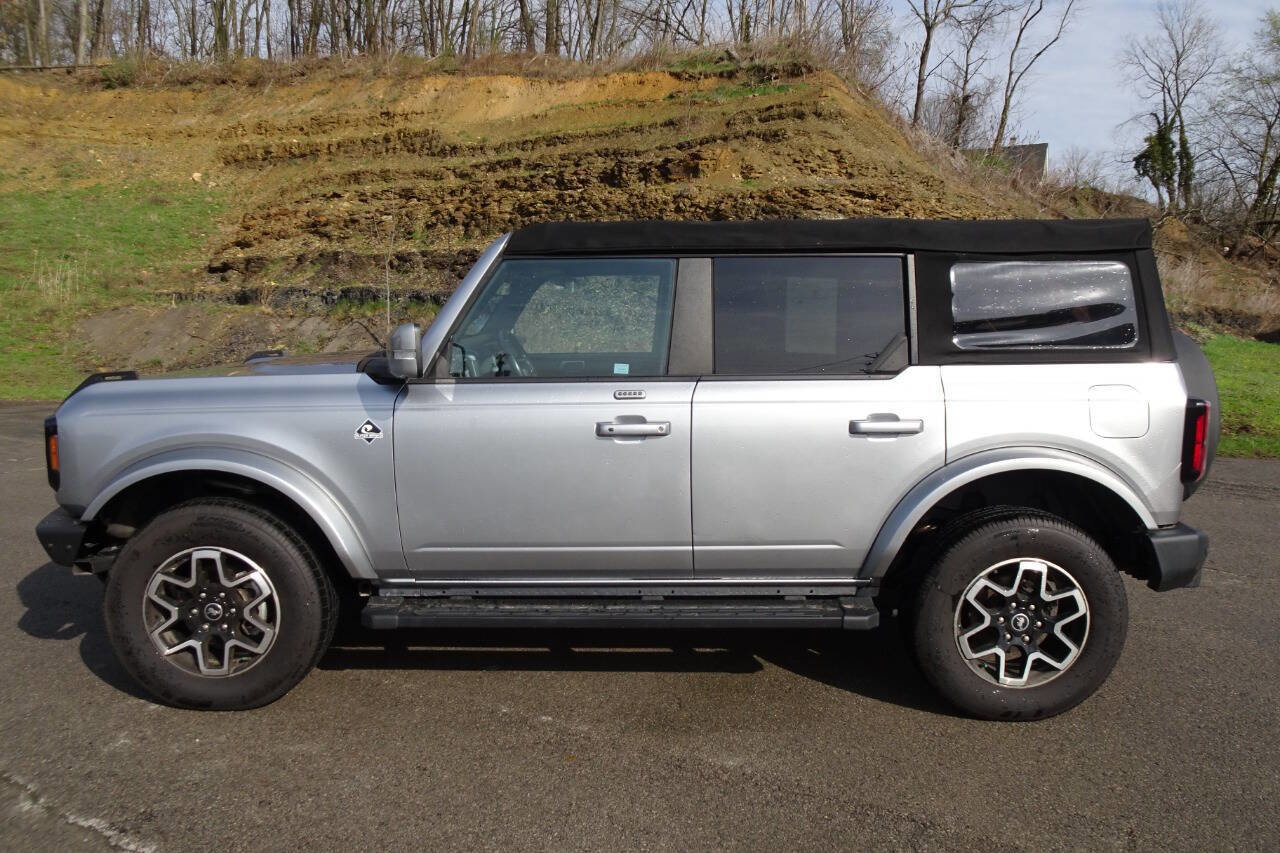 Used 2022 Ford Bronco Outer Banks image 1