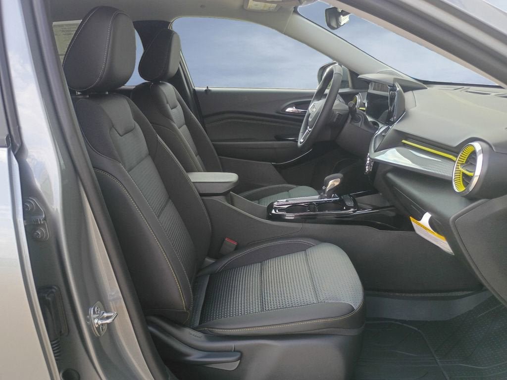 New 2026 Chevrolet Trax LT w/ Sunroof Package image 15