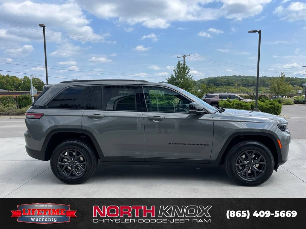 New 2027 Jeep Grand Cherokee Altitude AWD/4WD image 20