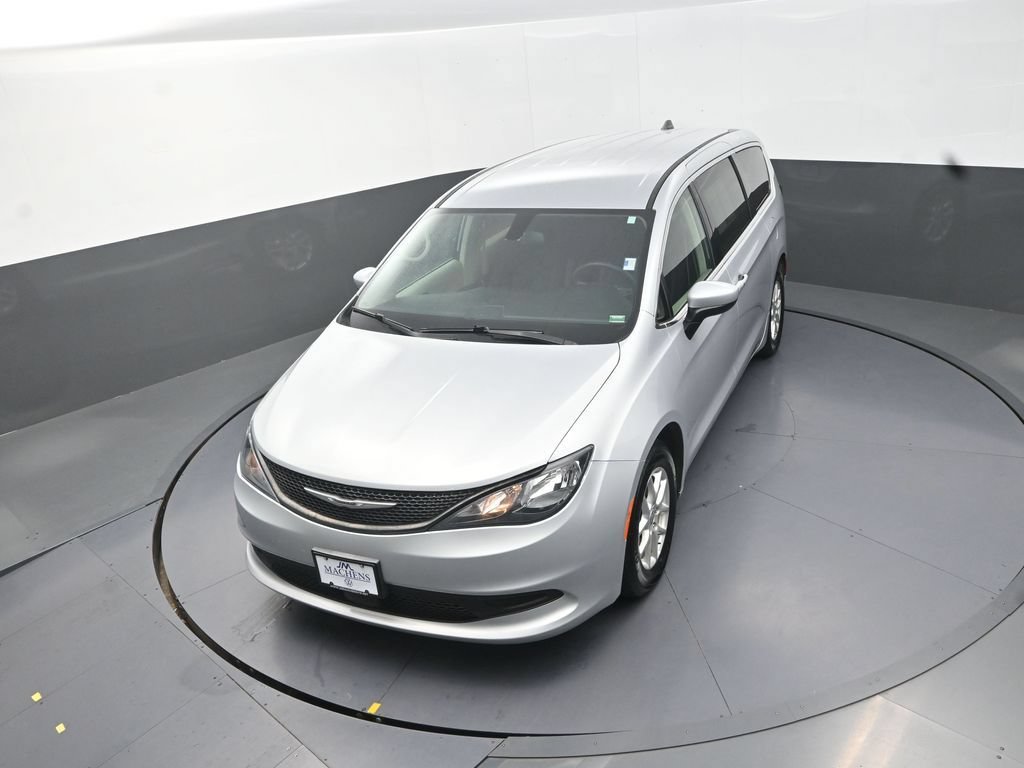 Used 2022 Chrysler Voyager LX FWD image 16
